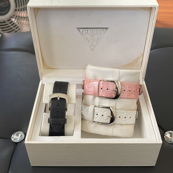 GUESS Watch with 3 different color wristbands Black,Pink and White - Picture 5 of 5